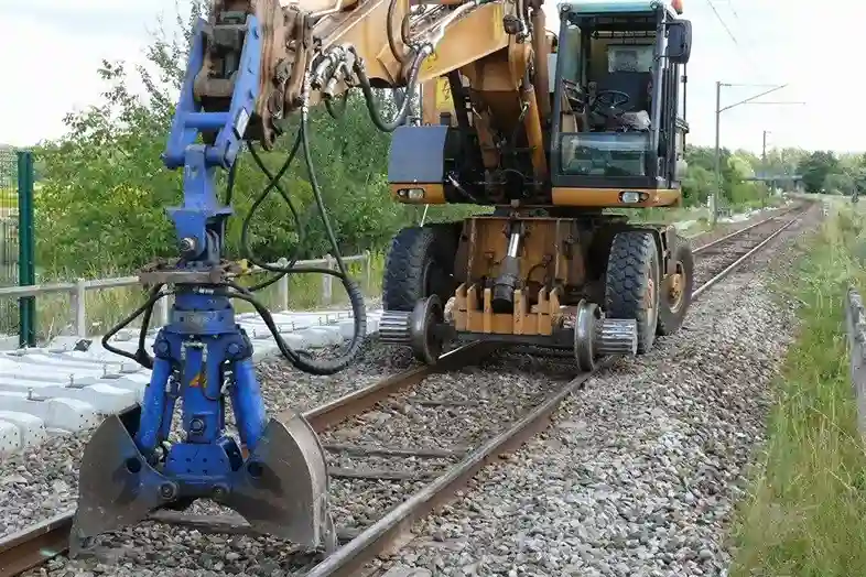 Arden Equipment rail tipper Arden Equipment rail tipper in operation on the tracks.